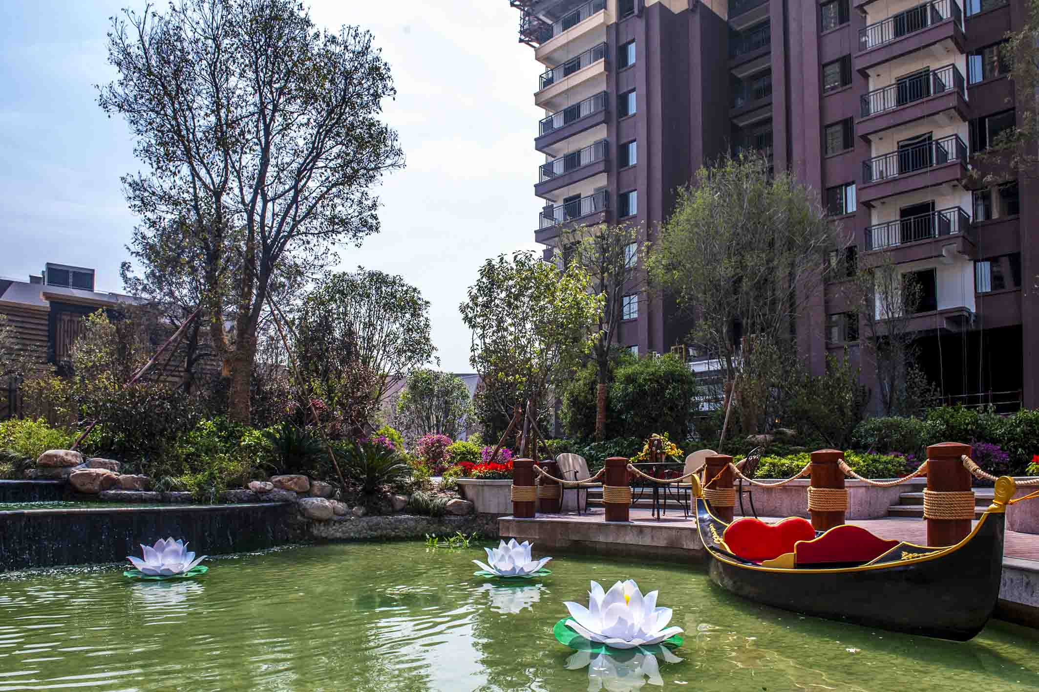 荊門萬(wàn)達(dá)廣場(chǎng)金街樣板段、C區(qū)樣板段園林景觀綠化工程